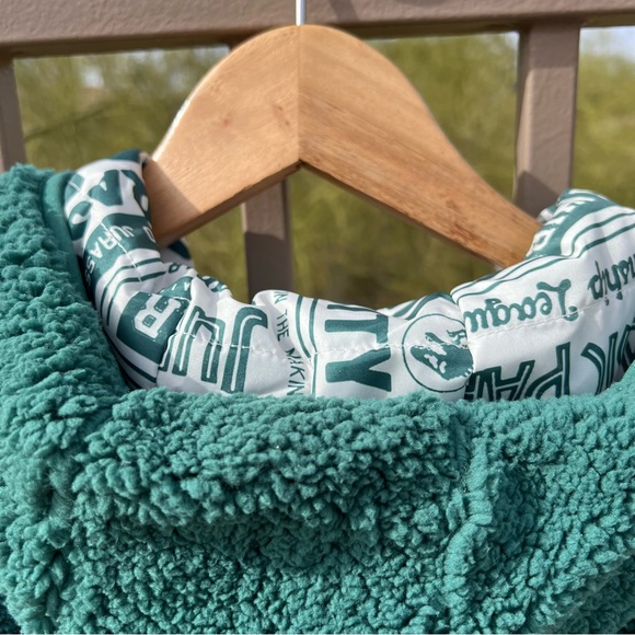 Jurassic Park NWT Kids Reversible Jacket Size 6 Color Green & White - Picture 10 of 16